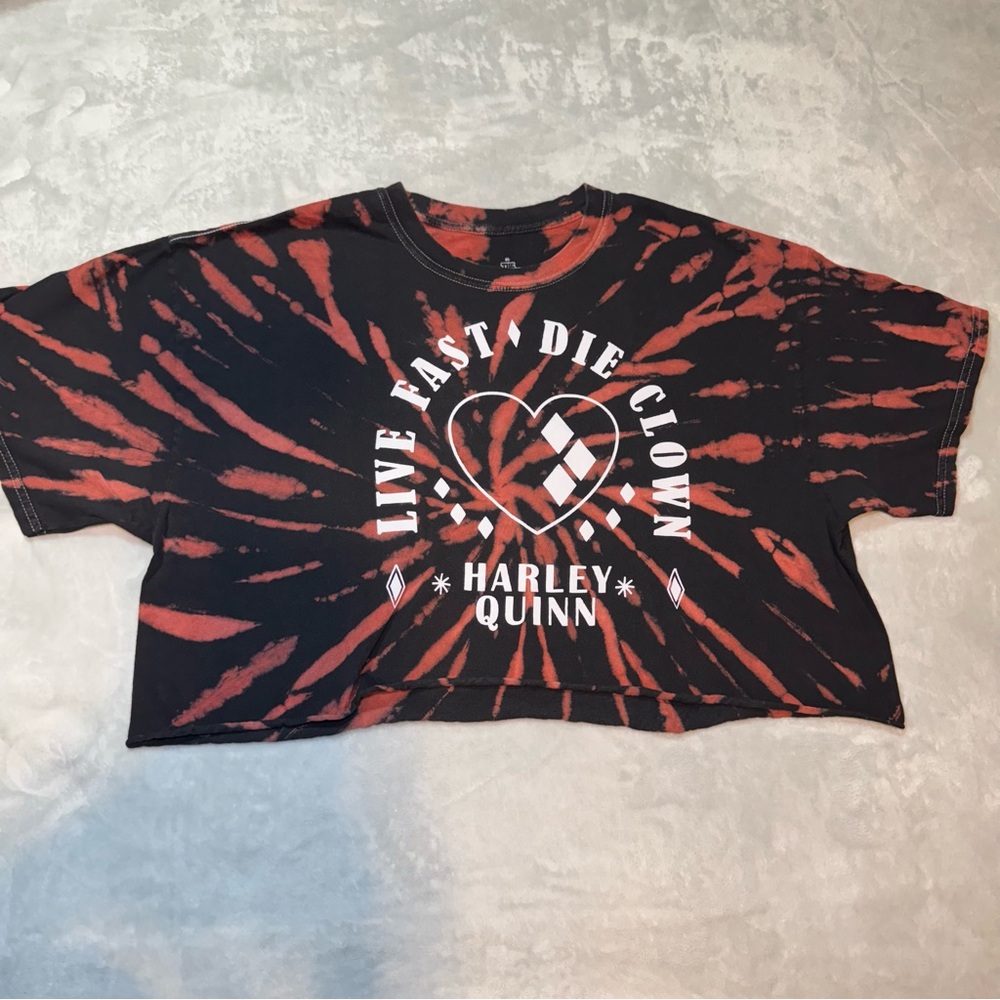 HARLEY QUINN Suicide Squad Crop Top T-Shirt Red and Black Tie-Dye Size‎ Large